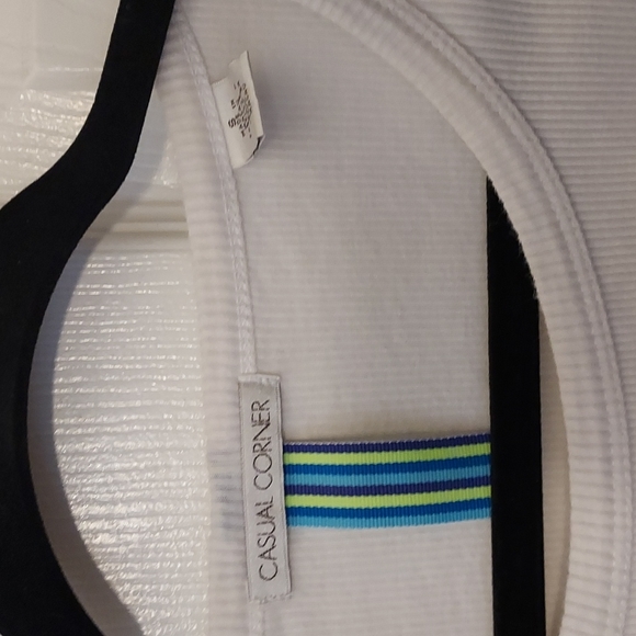 Casual corner beaded top - Picture 2 of 3